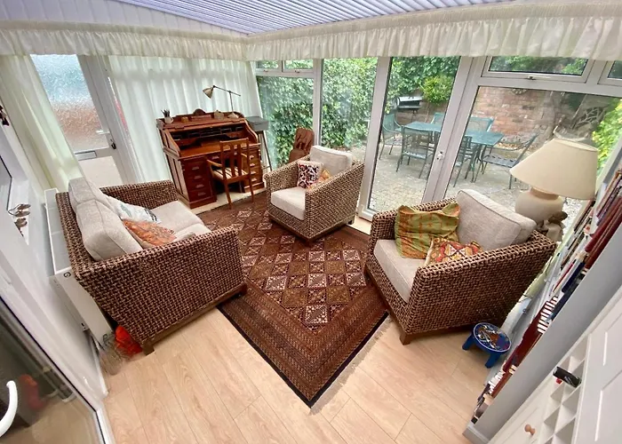Spacious Two Bedroom House - Tm