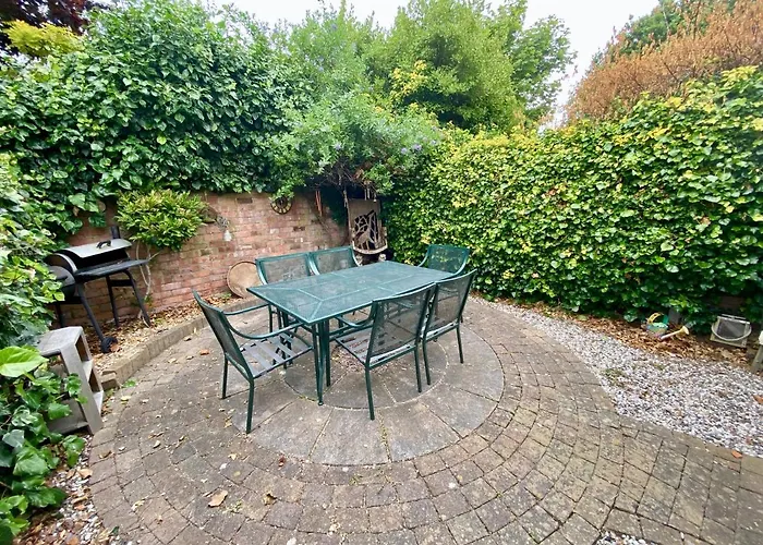 Spacious Two Bedroom House - Tm